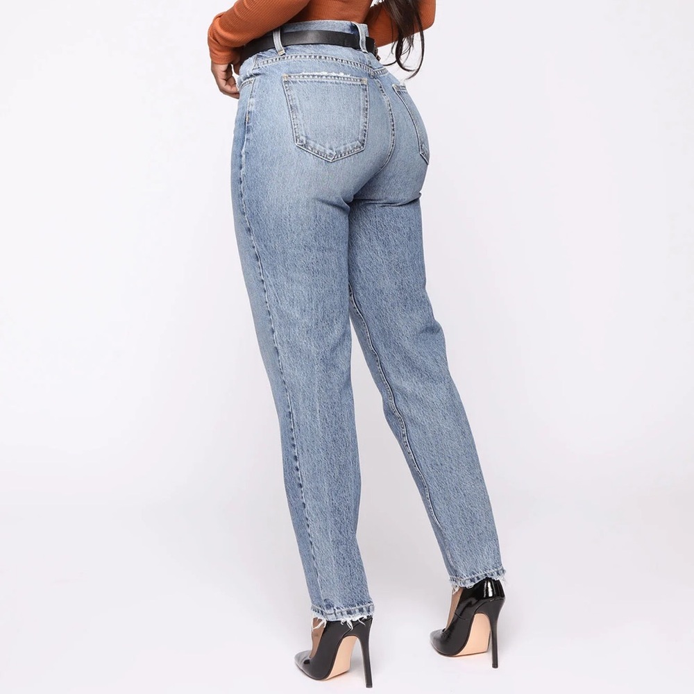 High Rise Mom Jeans 👖✨ - Picture 9 of 16